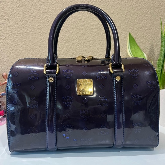 MCM PATENT ENAMEL MONOGRAM BAG WITH POUCH - Picture 2 of 16